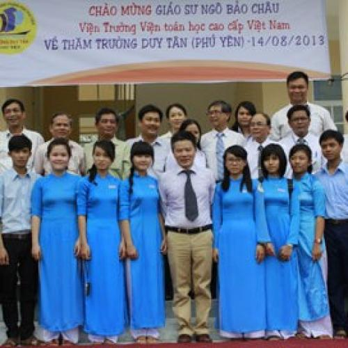 GS Ngô Bảo Châu Gặp Gỡ, Trao Đổi Về Toán Học Với Thầy Cô Giáo, Học Sinh Phú Yên